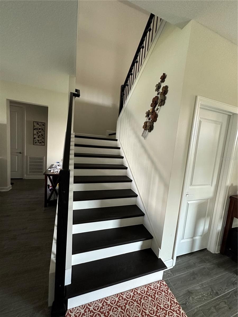 2093 LAKE SIDE AVENUE — photo 12 of 38