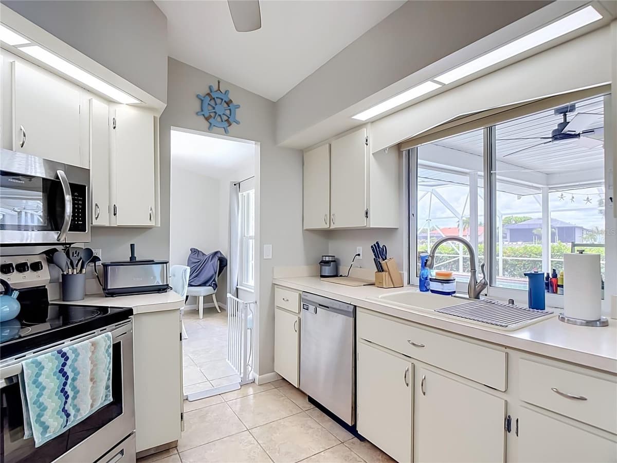 1438 SEA FAN DRIVE — photo 17 of 80