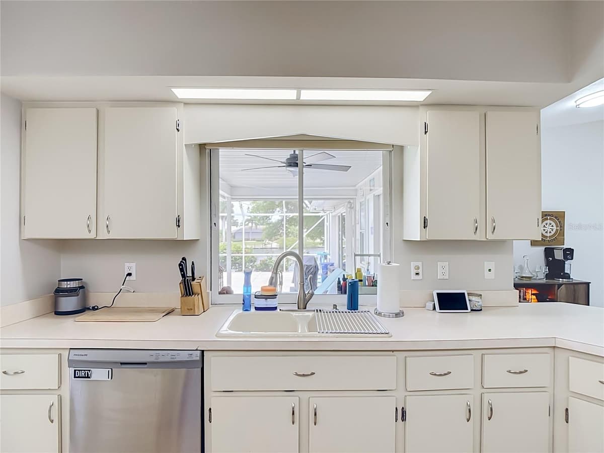 1438 SEA FAN DRIVE — photo 16 of 80