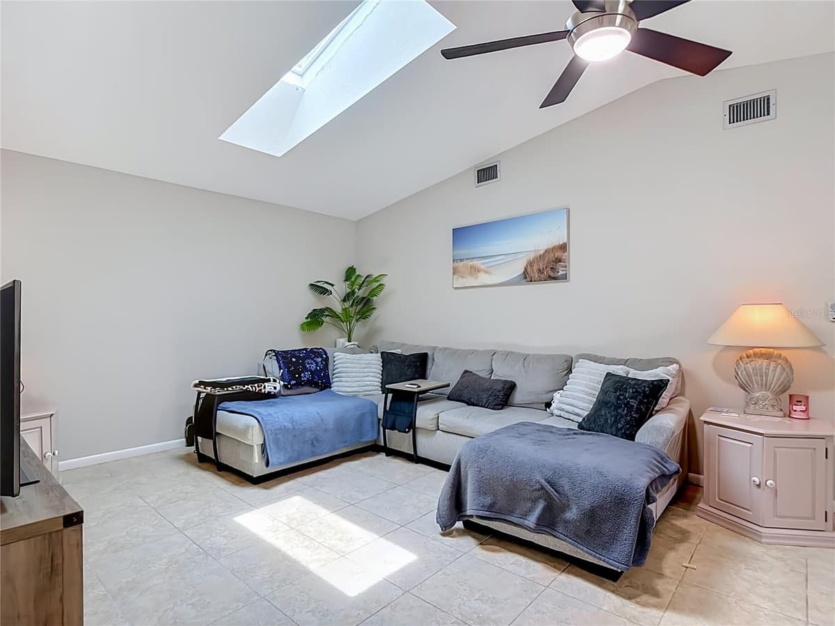 1438 SEA FAN DRIVE — photo 28 of 80