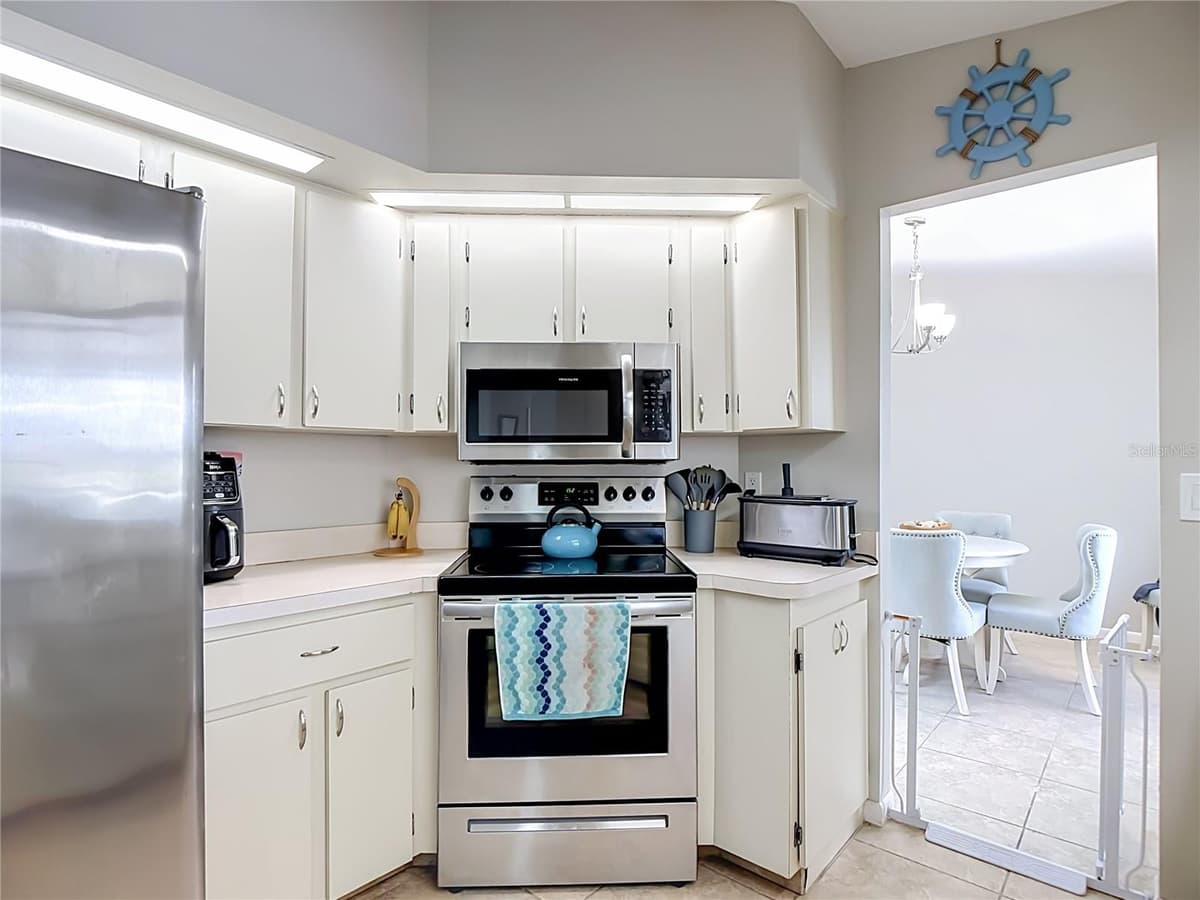 1438 SEA FAN DRIVE — photo 19 of 80