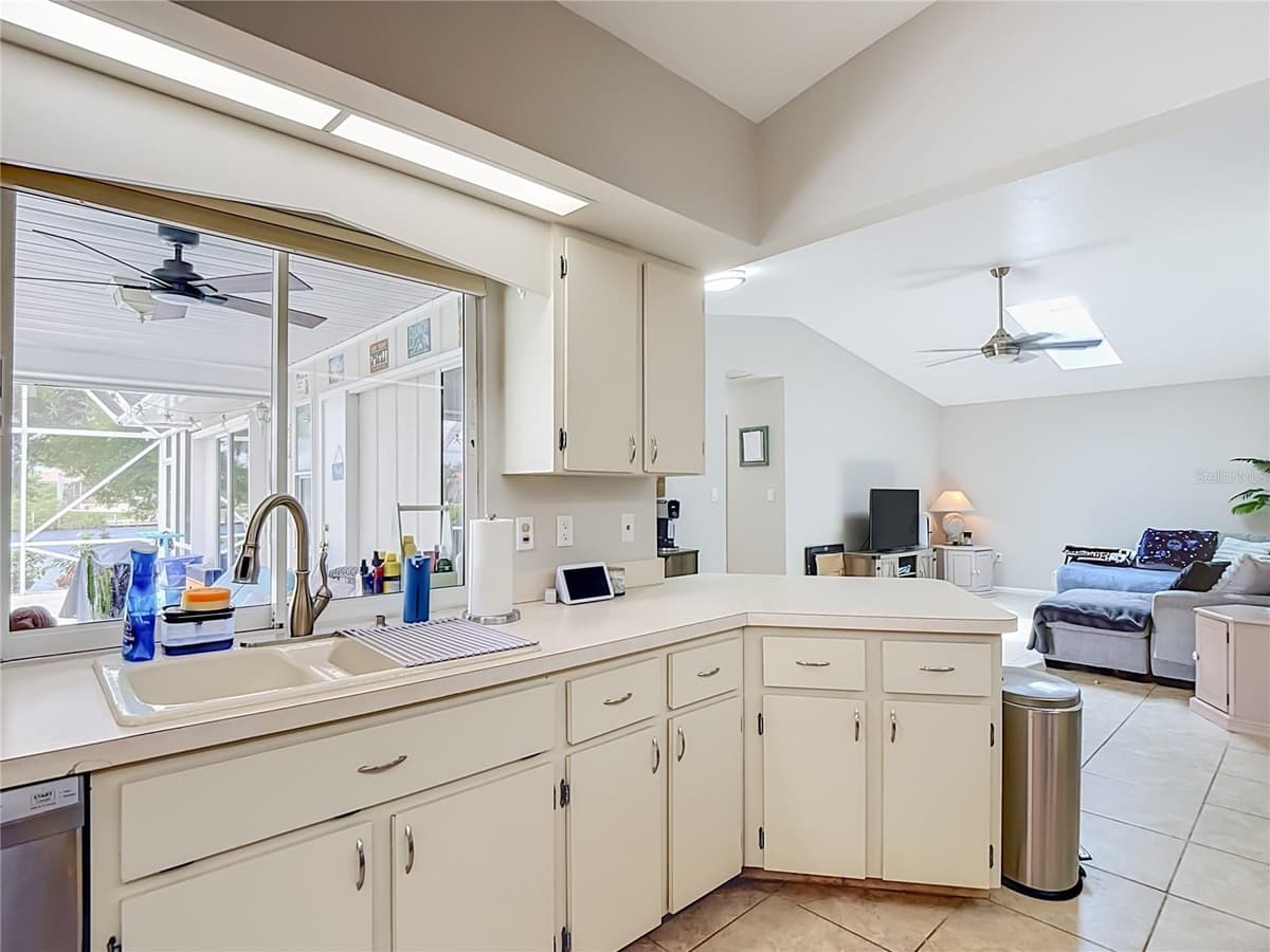 1438 SEA FAN DRIVE — photo 15 of 80