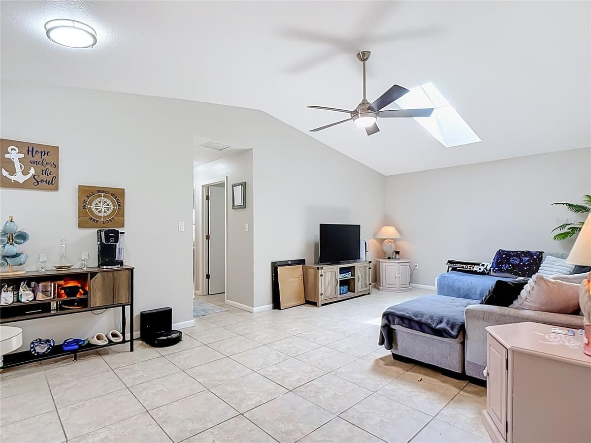 1438 SEA FAN DRIVE — photo 25 of 80