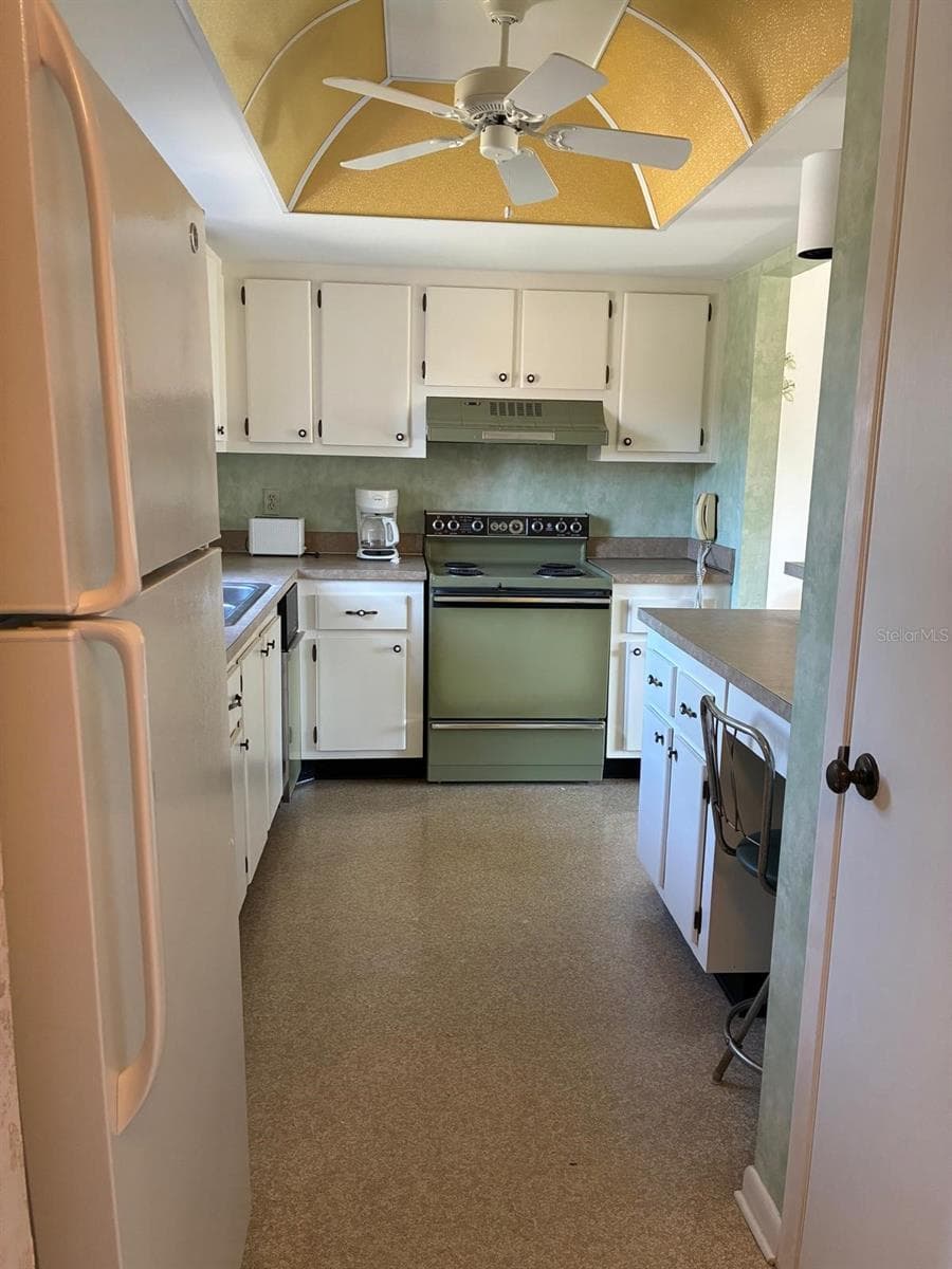7020 COGNAC DRIVE — photo 3 of 28