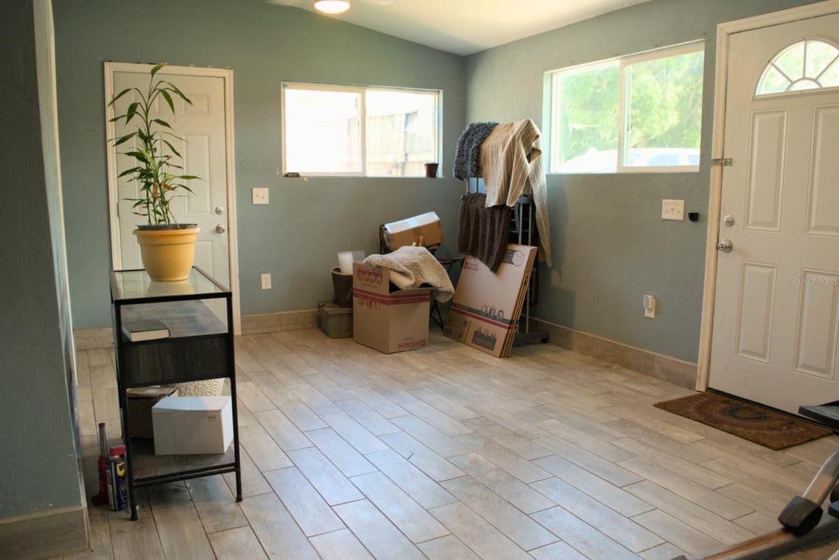 10607 FERNANDO STREET — photo 4 of 19
