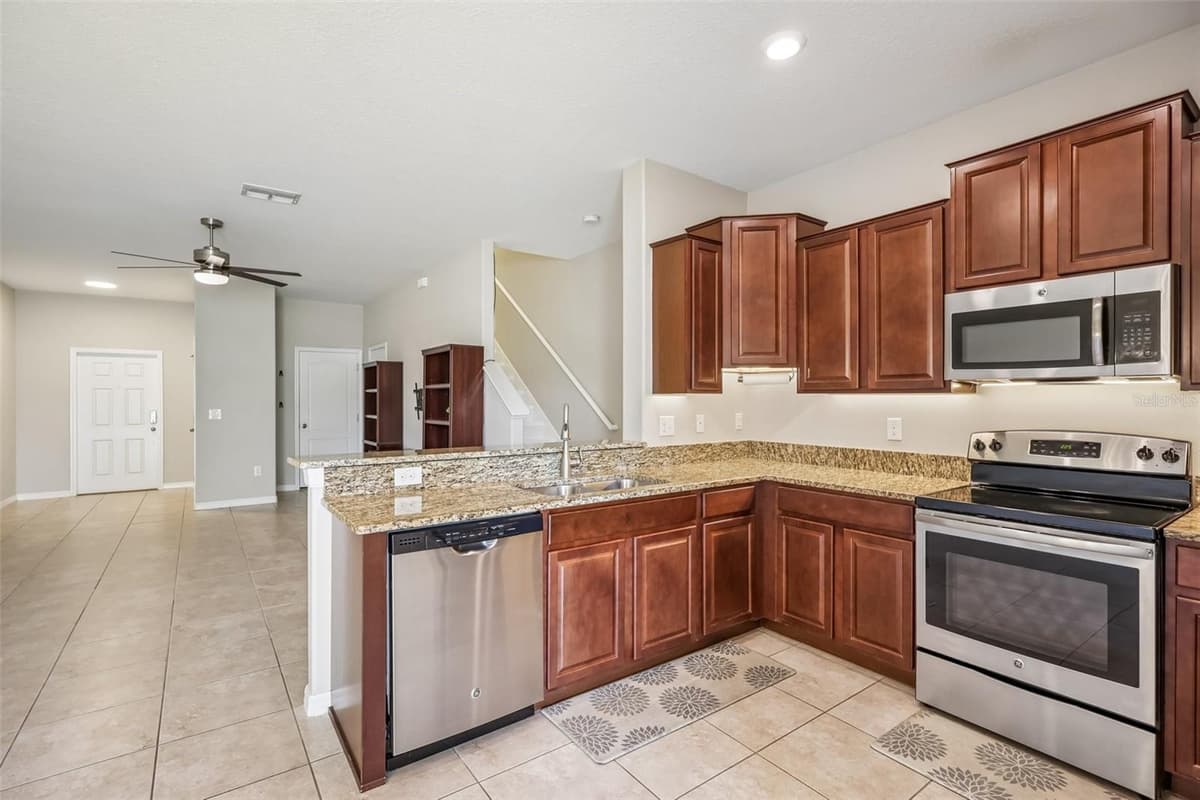 2246 GOLDEN FALCON DRIVE — photo 9 of 37