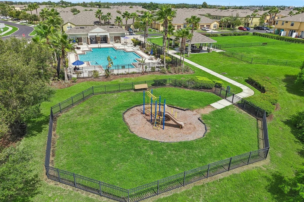 2246 GOLDEN FALCON DRIVE — photo 31 of 37