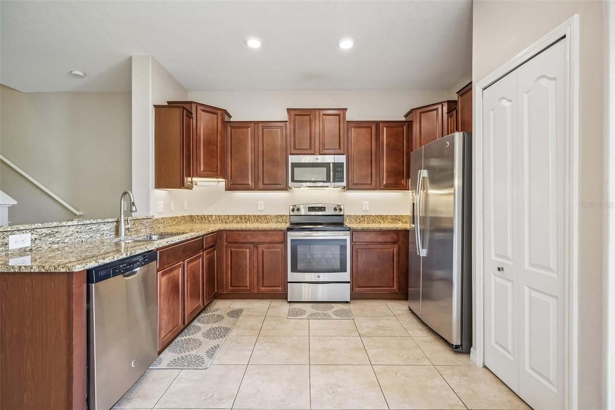 2246 GOLDEN FALCON DRIVE — photo 8 of 37
