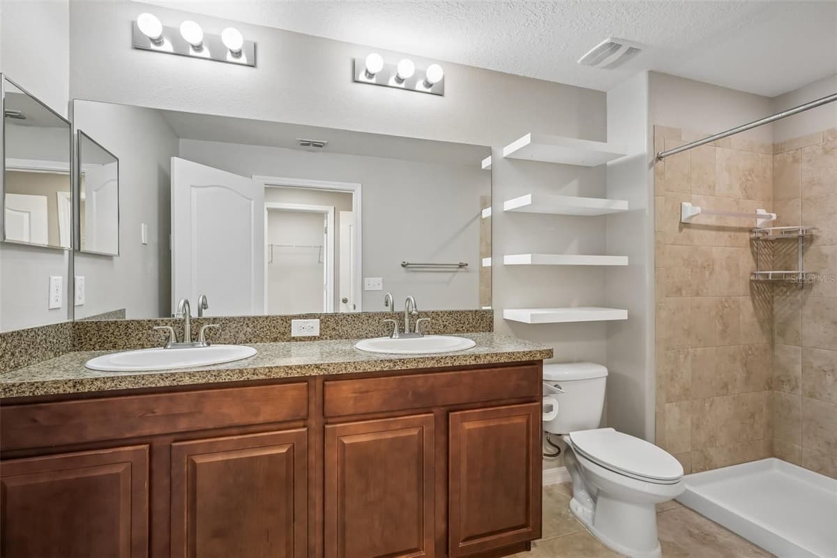 2246 GOLDEN FALCON DRIVE — photo 17 of 37