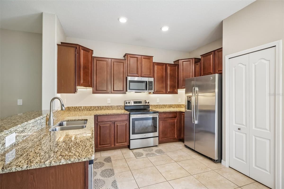 2246 GOLDEN FALCON DRIVE — photo 10 of 37