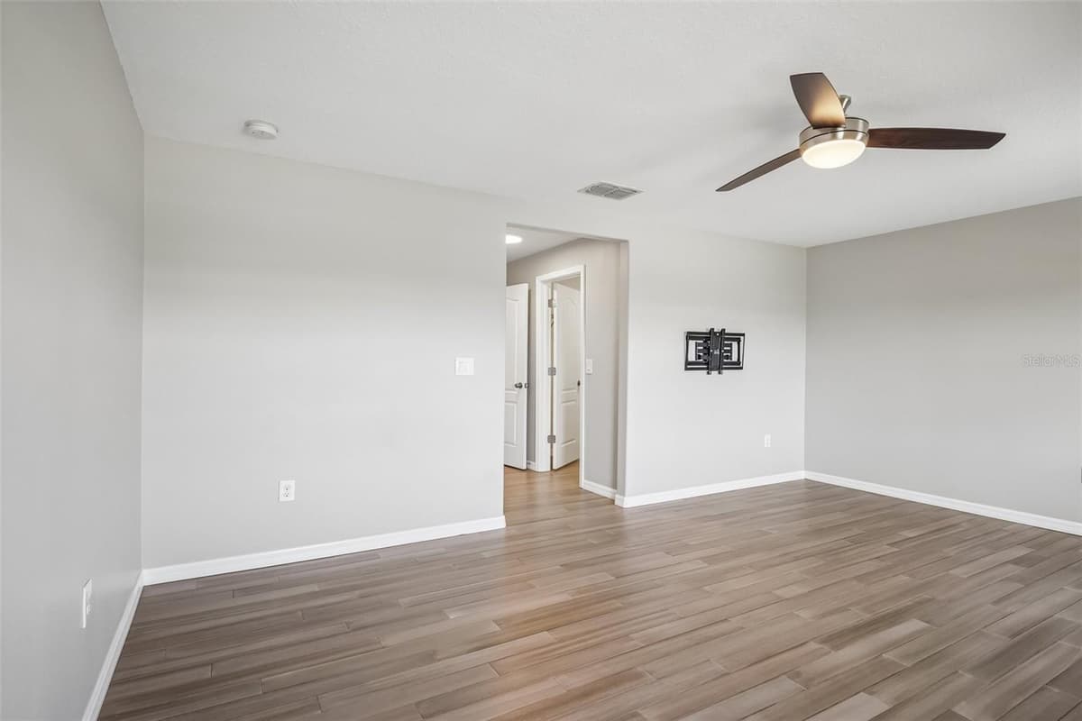 2246 GOLDEN FALCON DRIVE — photo 16 of 37