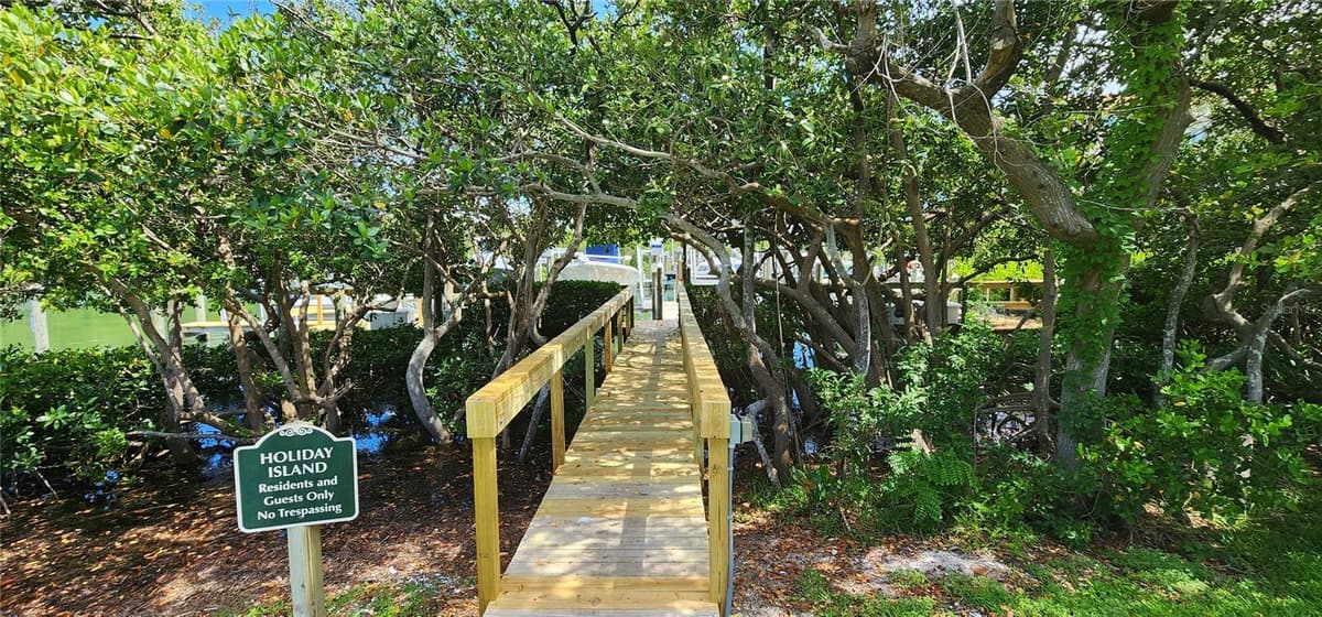 1515 PINELLAS BAYWAY — photo 31 of 35