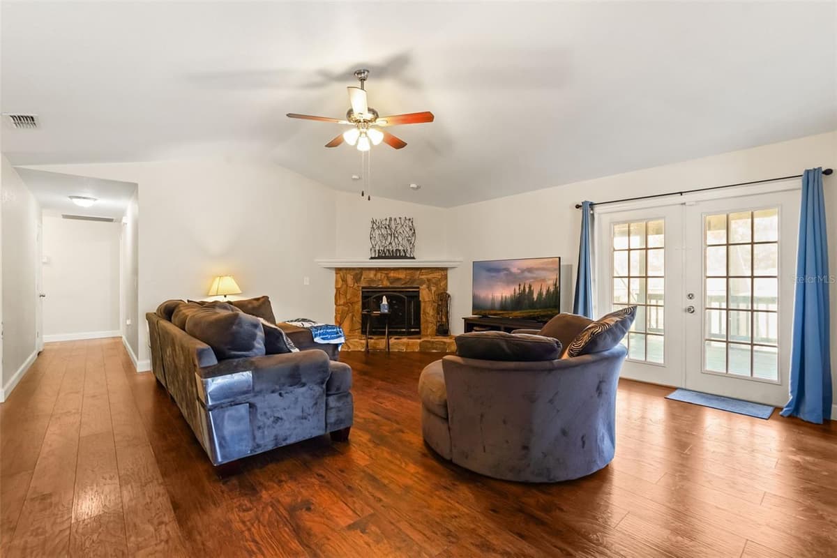1922 MATTHEW COURT — photo 2 of 23