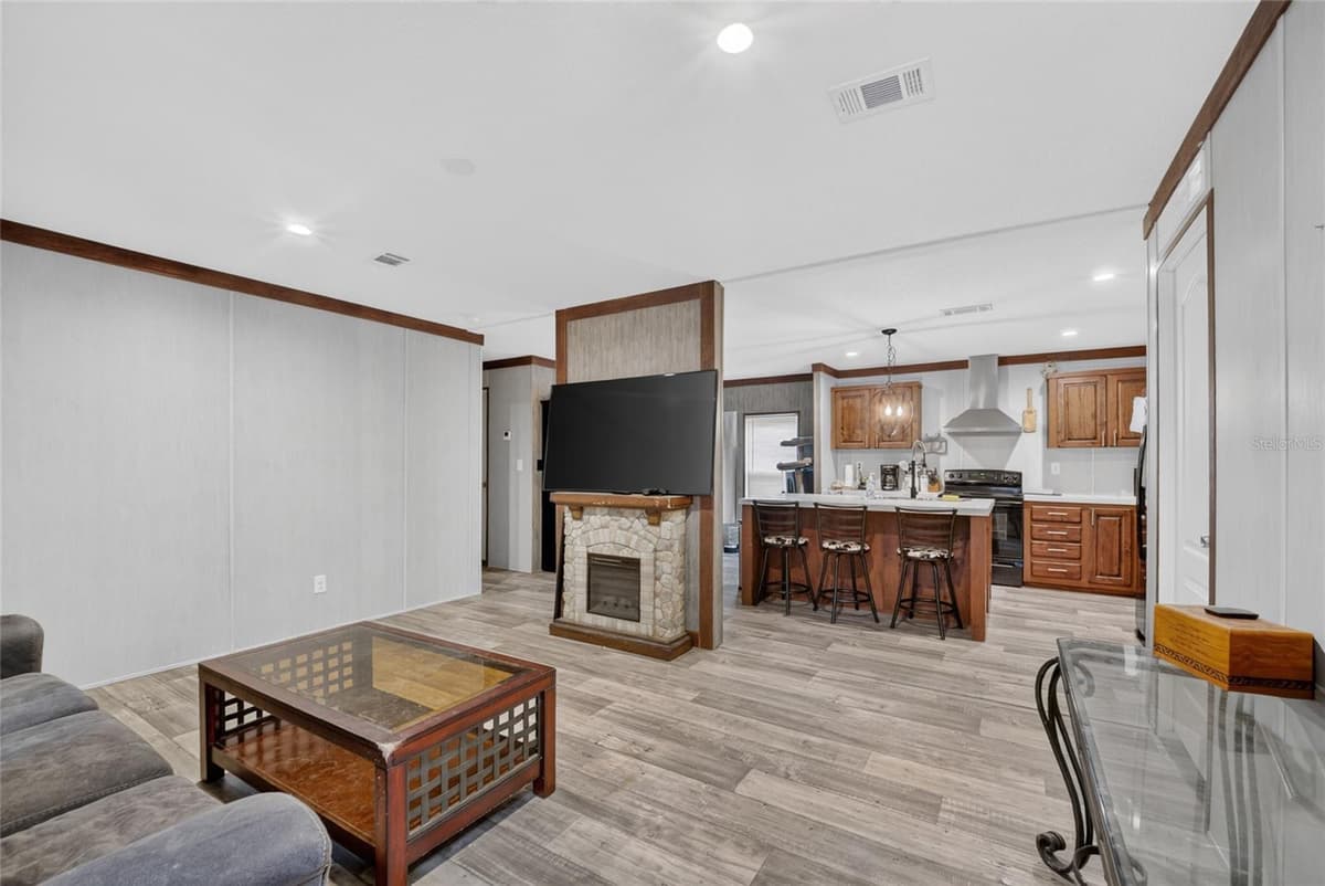 259 OAK STREET — photo 5 of 23