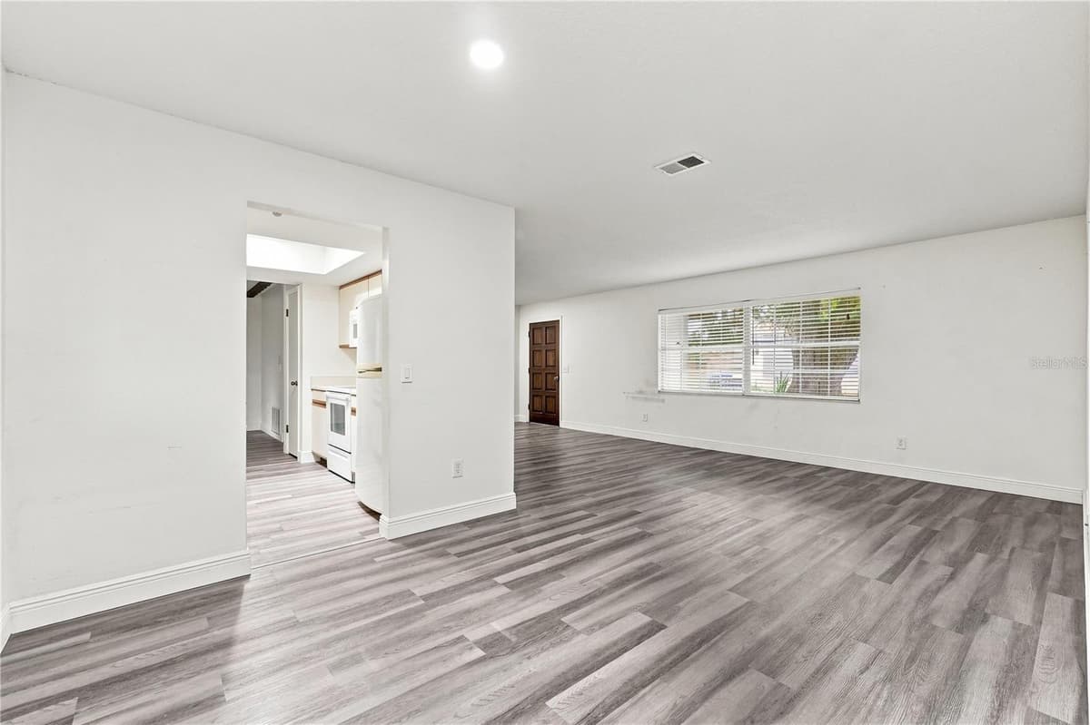 512 PONDEROSA DRIVE — photo 8 of 28