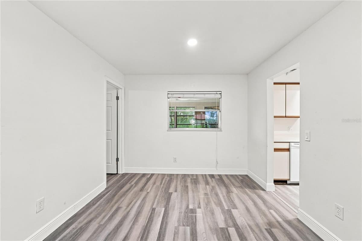 512 PONDEROSA DRIVE — photo 9 of 28