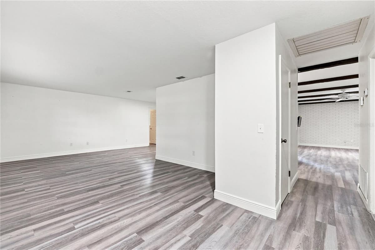 512 PONDEROSA DRIVE — photo 5 of 28