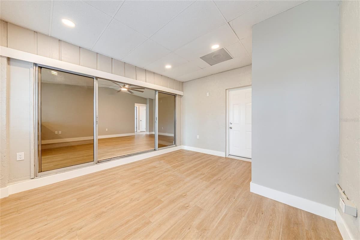1100 CALANDA AVENUE — photo 15 of 39