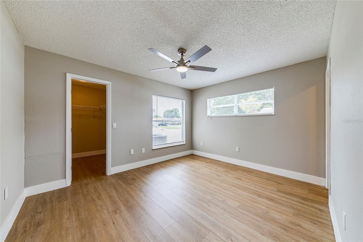 1100 CALANDA AVENUE — photo 20 of 39