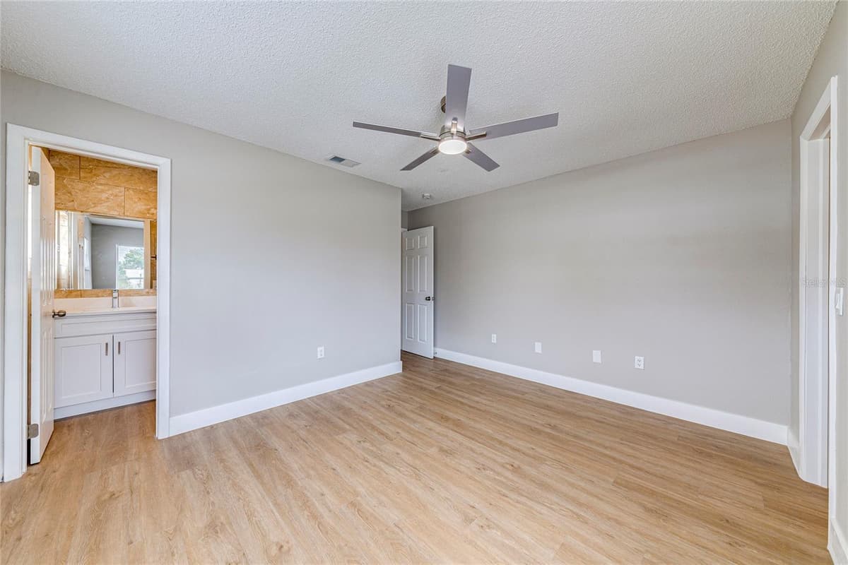 1100 CALANDA AVENUE — photo 19 of 39