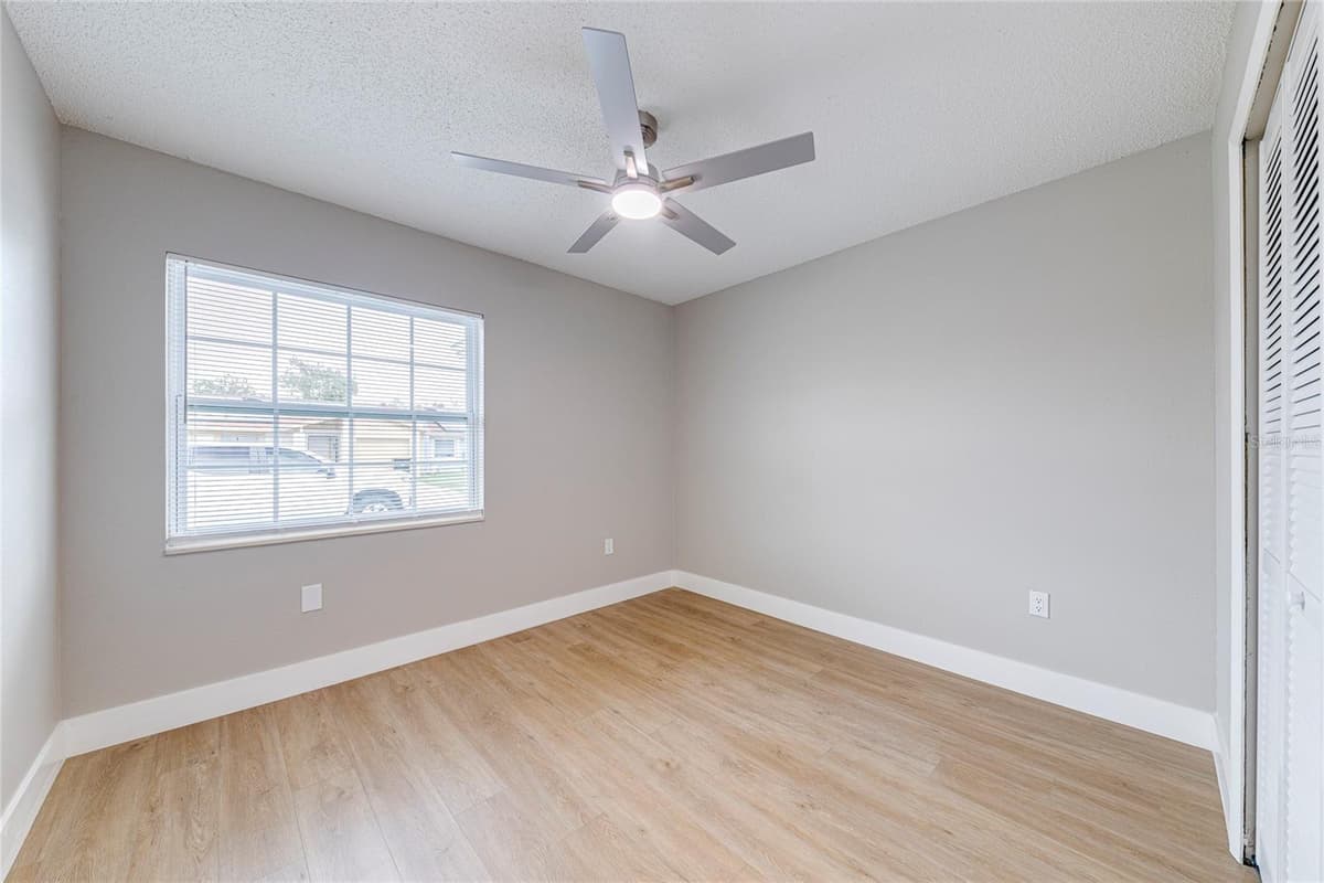1100 CALANDA AVENUE — photo 22 of 39