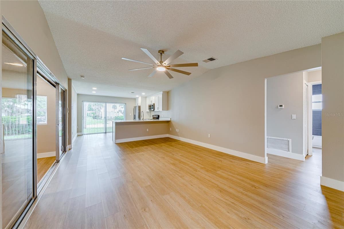 1100 CALANDA AVENUE — photo 8 of 39