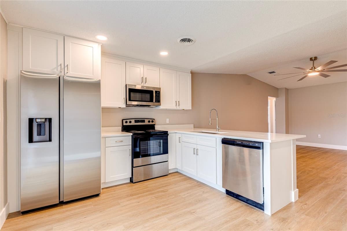 1100 CALANDA AVENUE — photo 12 of 39