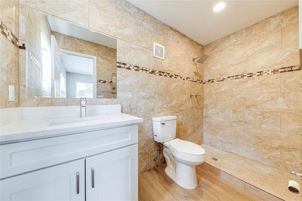 1100 CALANDA AVENUE — photo 18 of 39