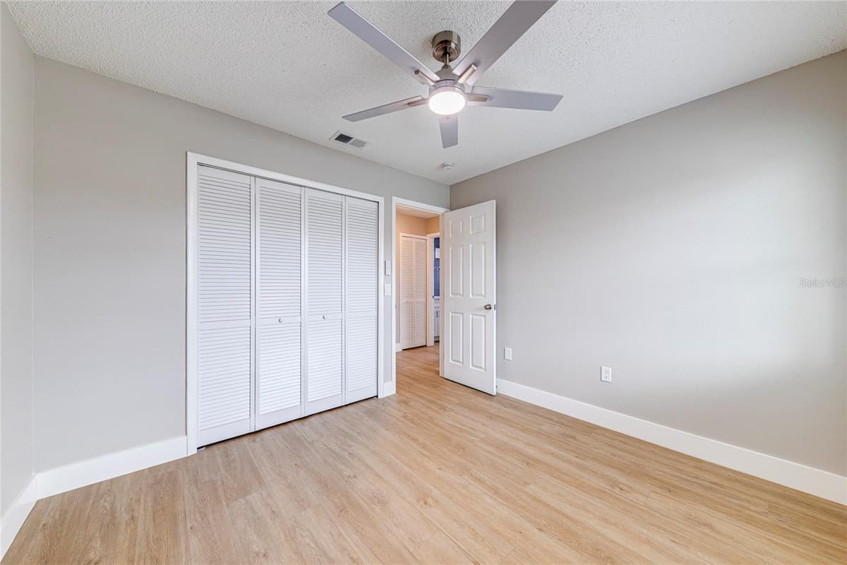1100 CALANDA AVENUE — photo 23 of 39