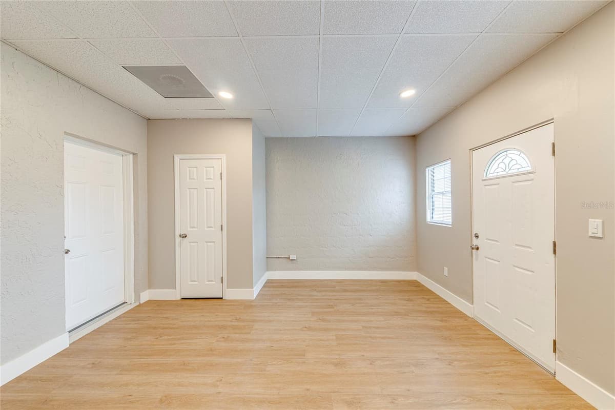 1100 CALANDA AVENUE — photo 13 of 39