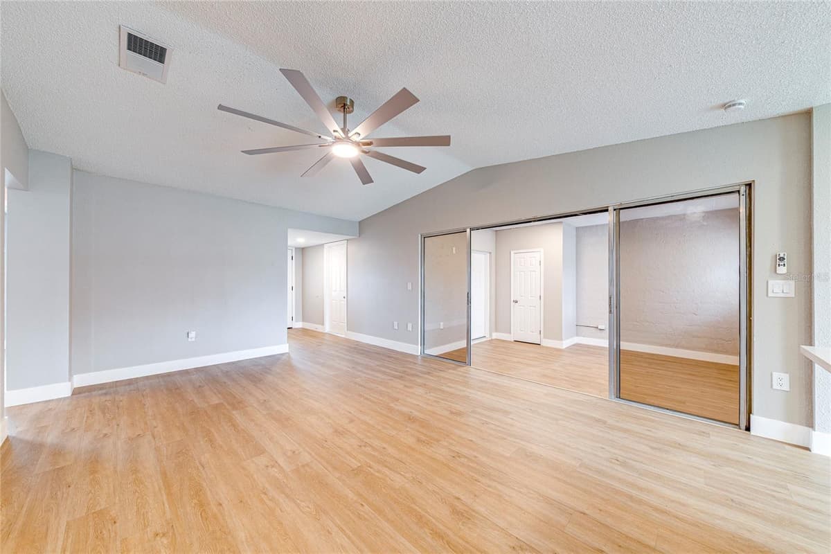 1100 CALANDA AVENUE — photo 10 of 39