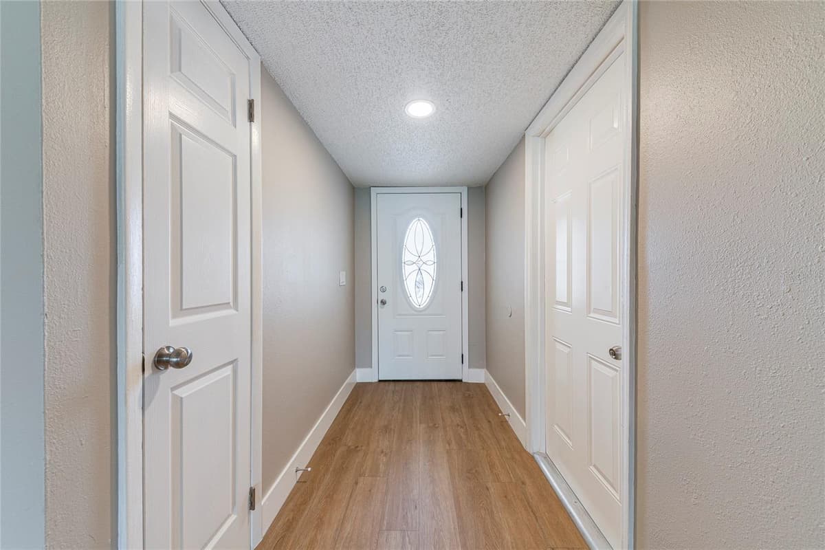 1100 CALANDA AVENUE — photo 4 of 39