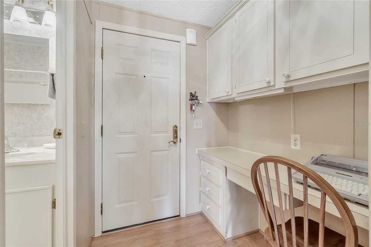 1690 NASSAU CIRCLE — photo 12 of 36