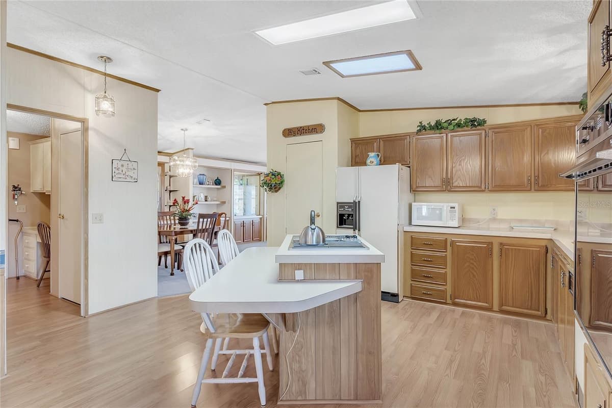 1690 NASSAU CIRCLE — photo 4 of 36