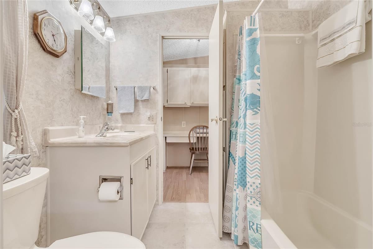 1690 NASSAU CIRCLE — photo 13 of 36