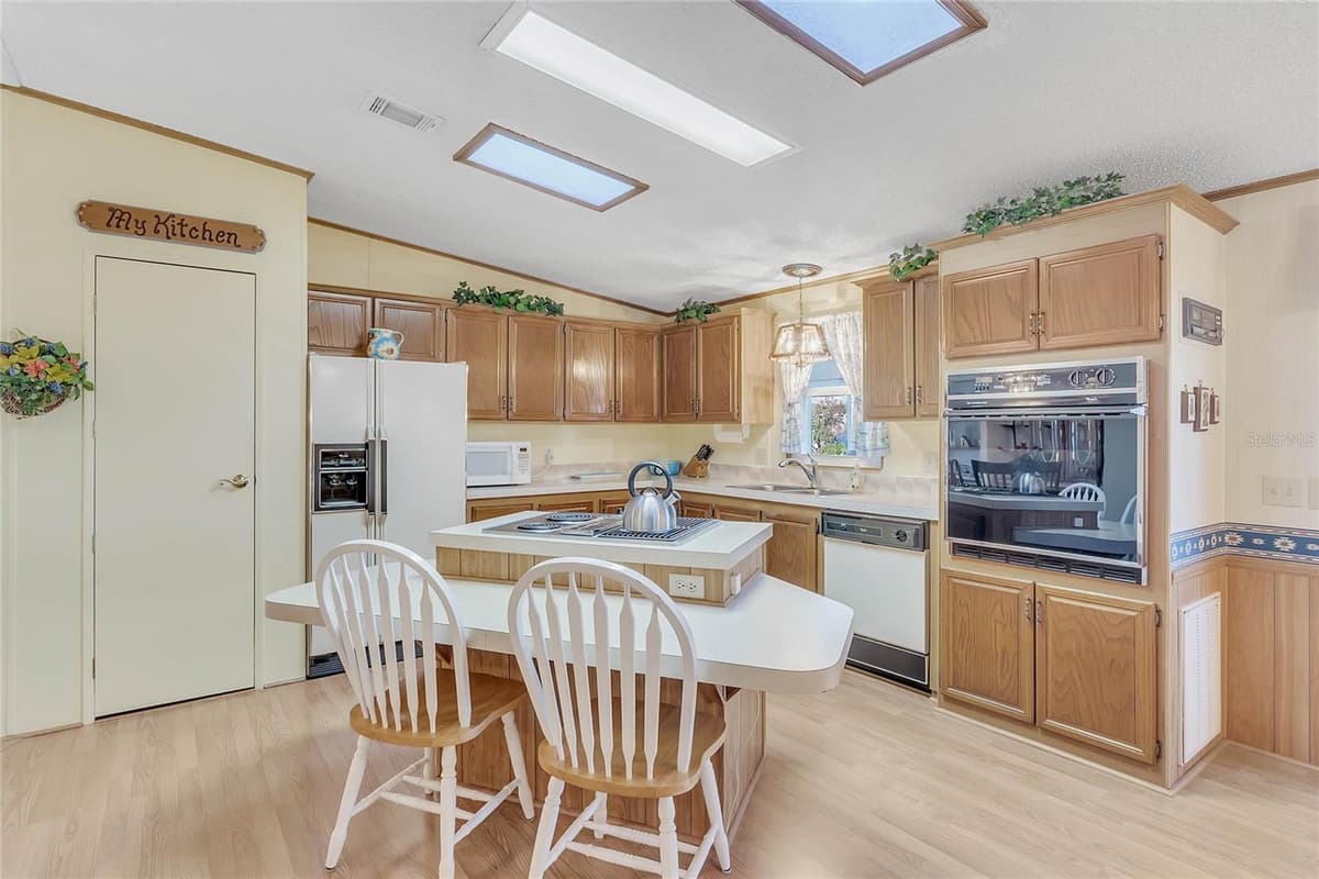 1690 NASSAU CIRCLE — photo 3 of 36