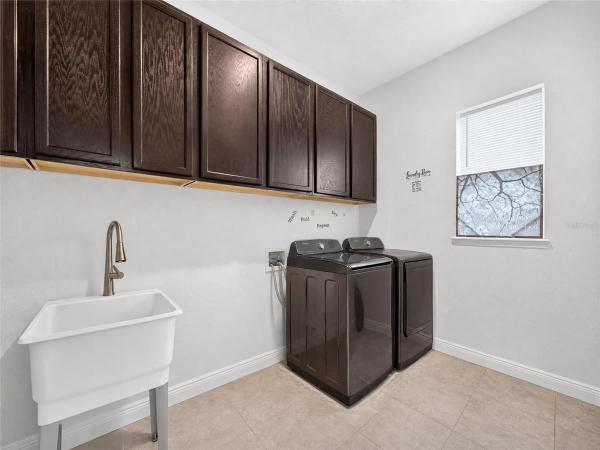659 RED HAVEN LANE — photo 33 of 65