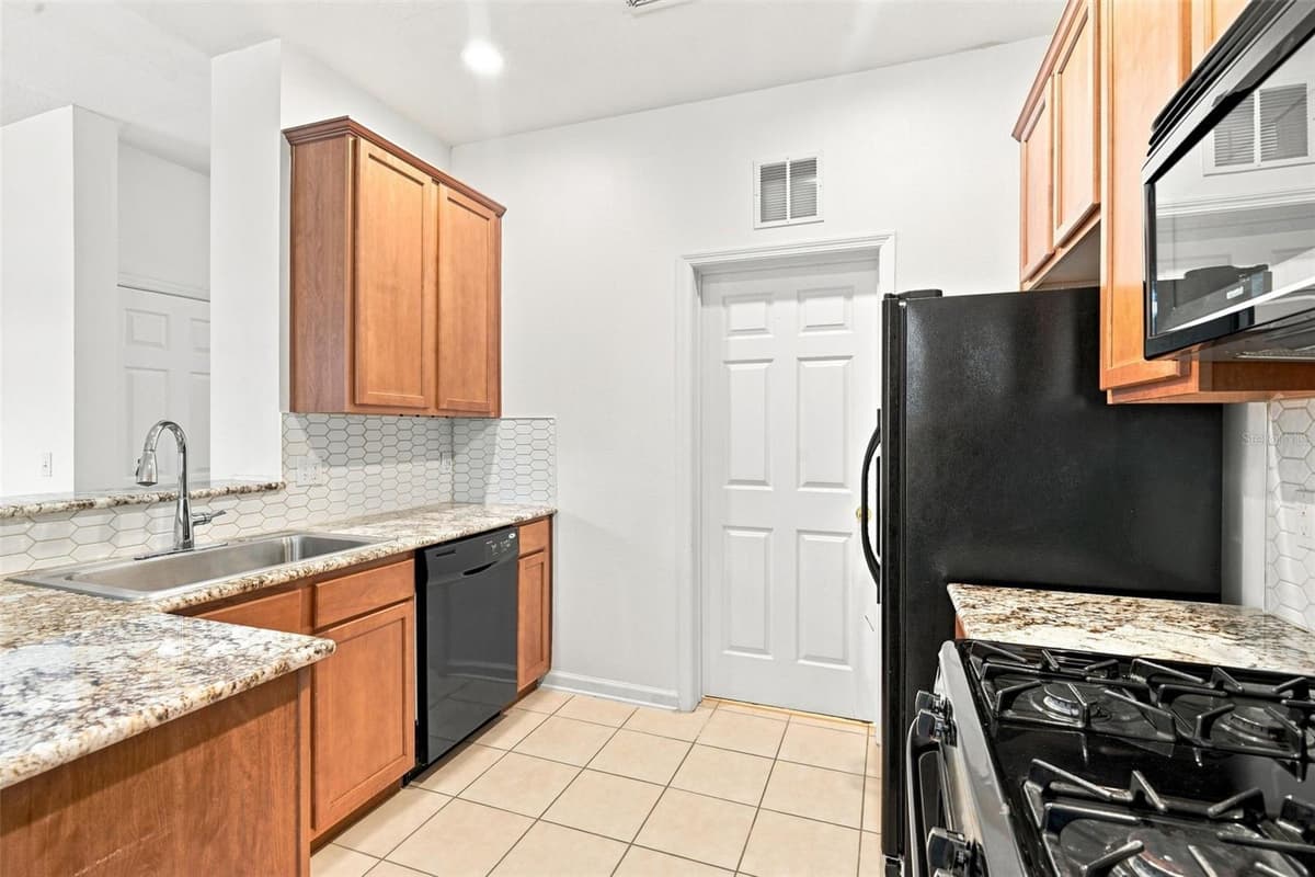 809 WYNBROOK LANE — photo 18 of 46