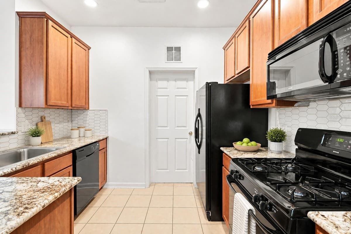 809 WYNBROOK LANE — photo 7 of 46