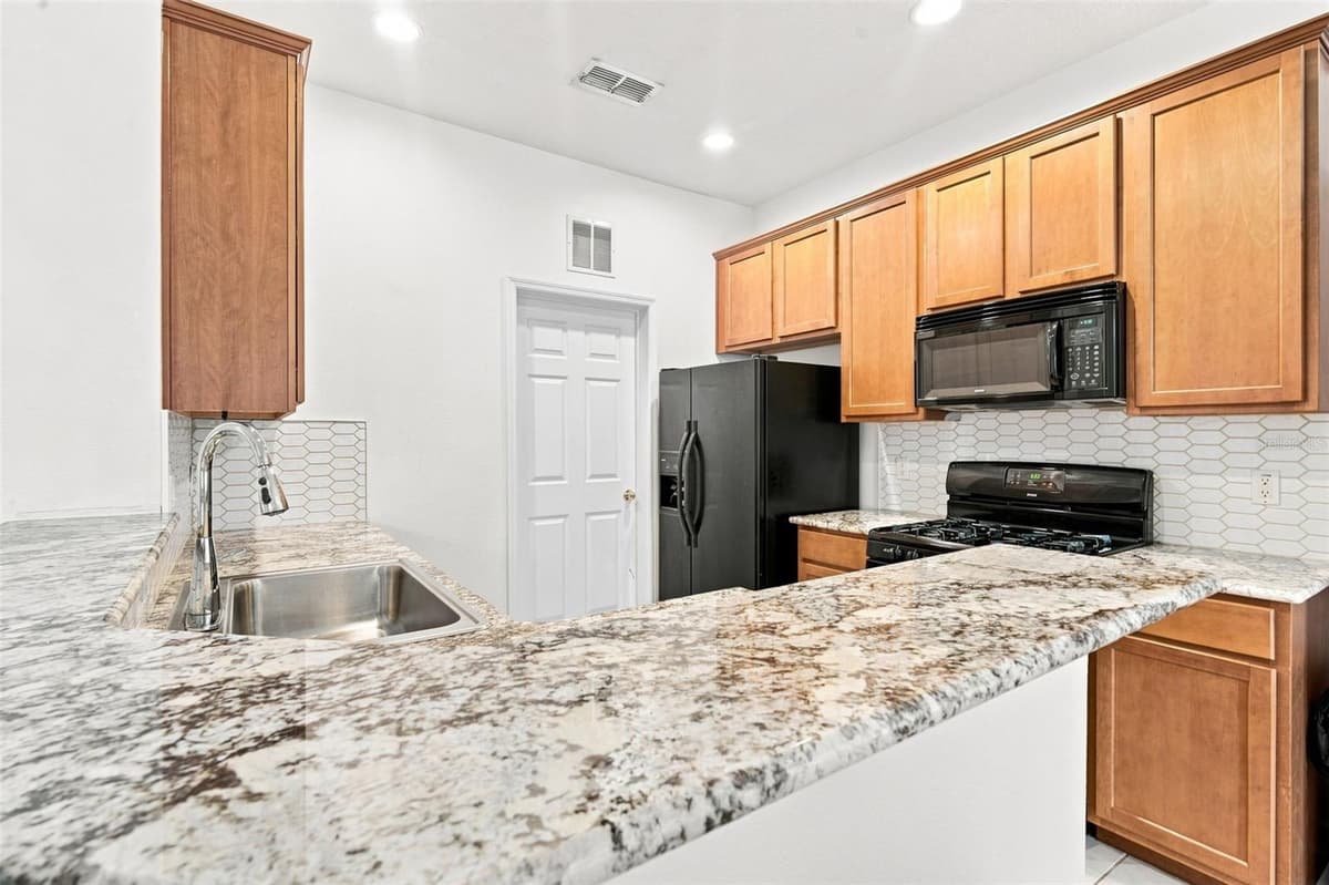 809 WYNBROOK LANE — photo 17 of 46