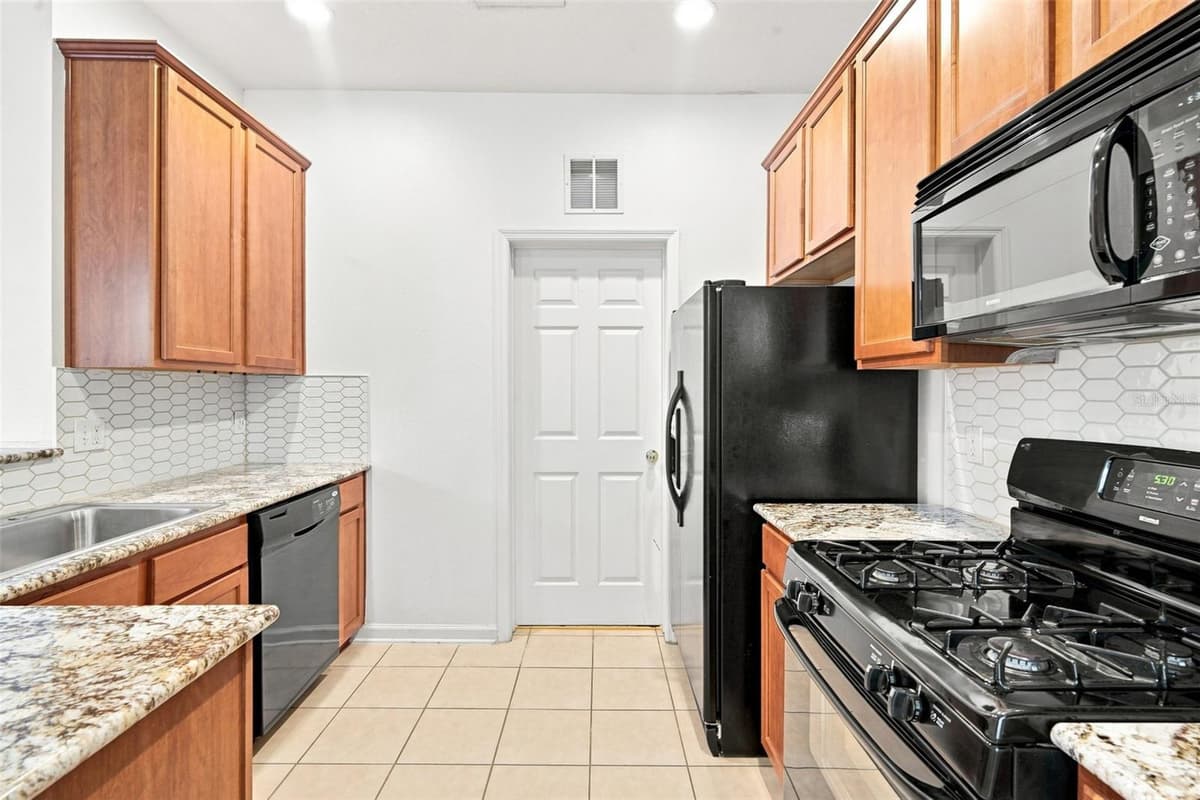 809 WYNBROOK LANE — photo 8 of 46