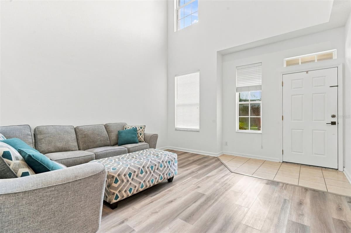 809 WYNBROOK LANE — photo 9 of 46