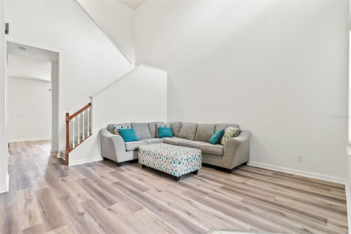 809 WYNBROOK LANE — photo 11 of 46