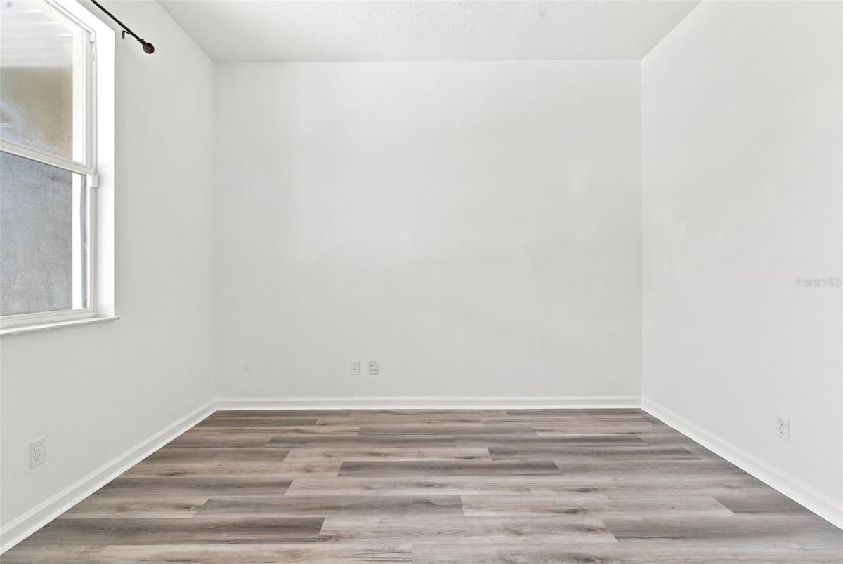 809 WYNBROOK LANE — photo 14 of 46
