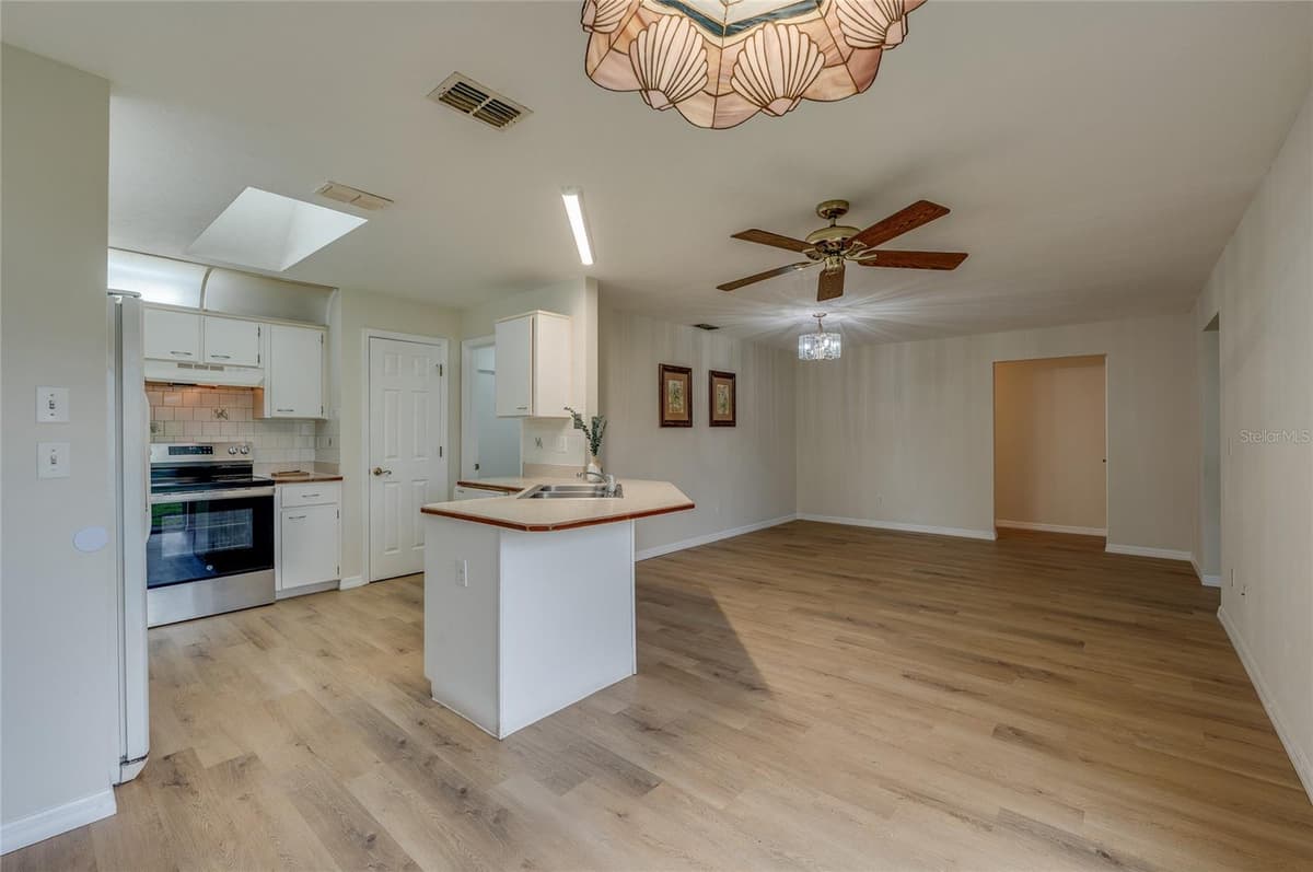5450 LANDIS AVENUE — photo 14 of 35