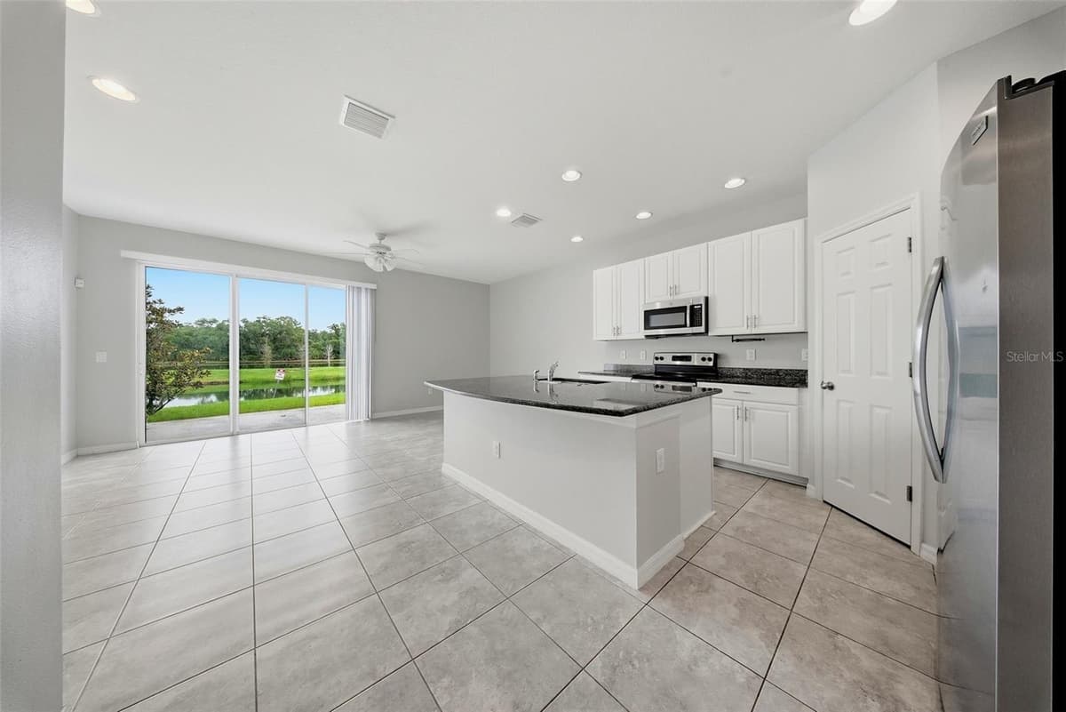 7910 EVERGREEN CREEK COURT — photo 5 of 35