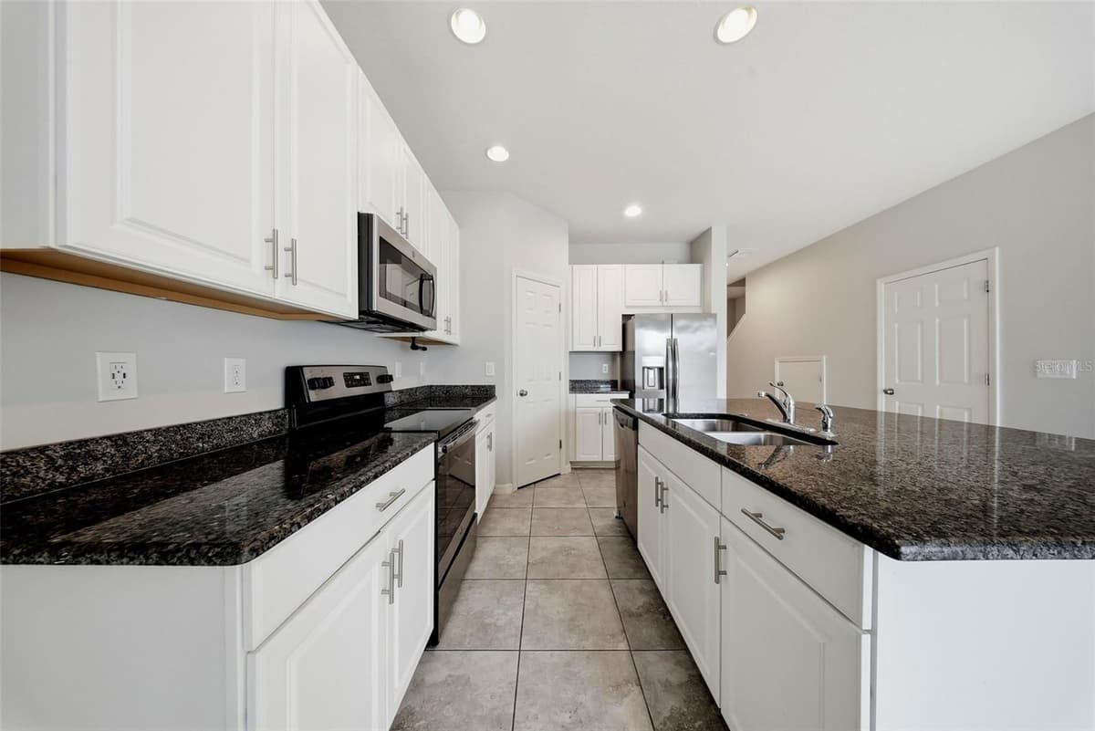 7910 EVERGREEN CREEK COURT — photo 10 of 35