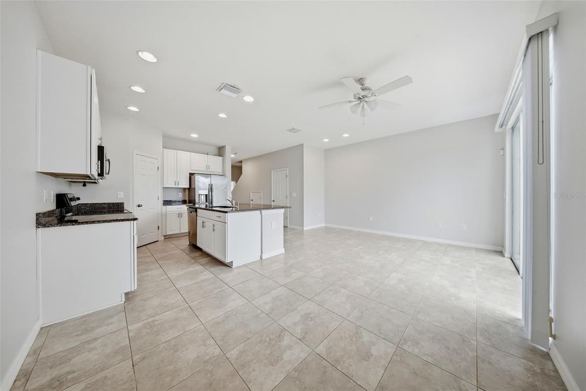 7910 EVERGREEN CREEK COURT — photo 9 of 35