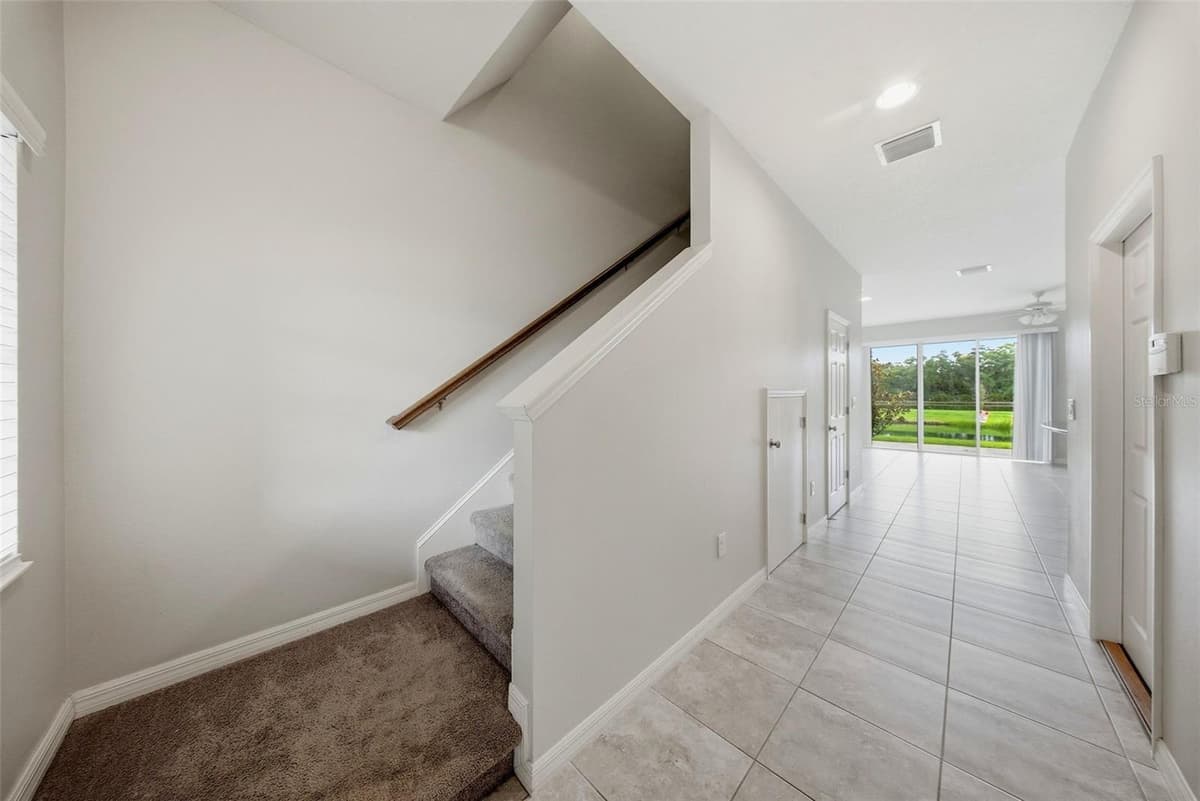 7910 EVERGREEN CREEK COURT — photo 4 of 35