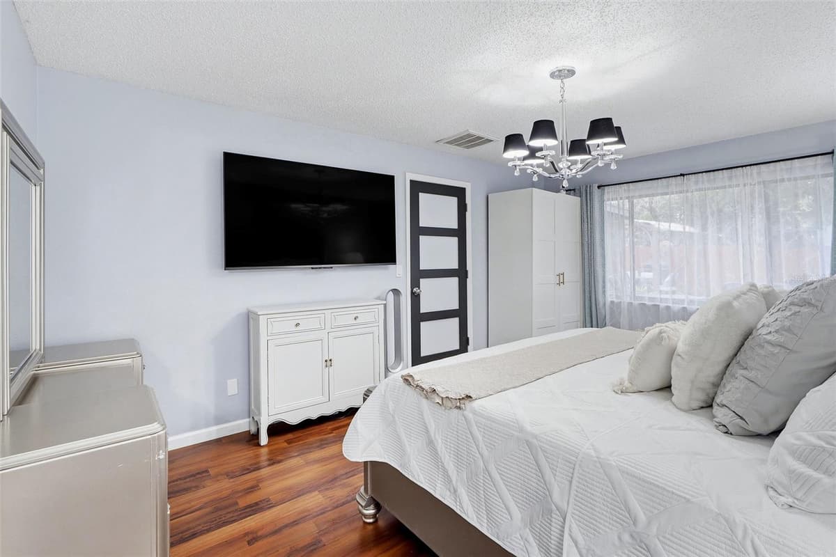 15747 SCRIMSHAW DRIVE — photo 20 of 38